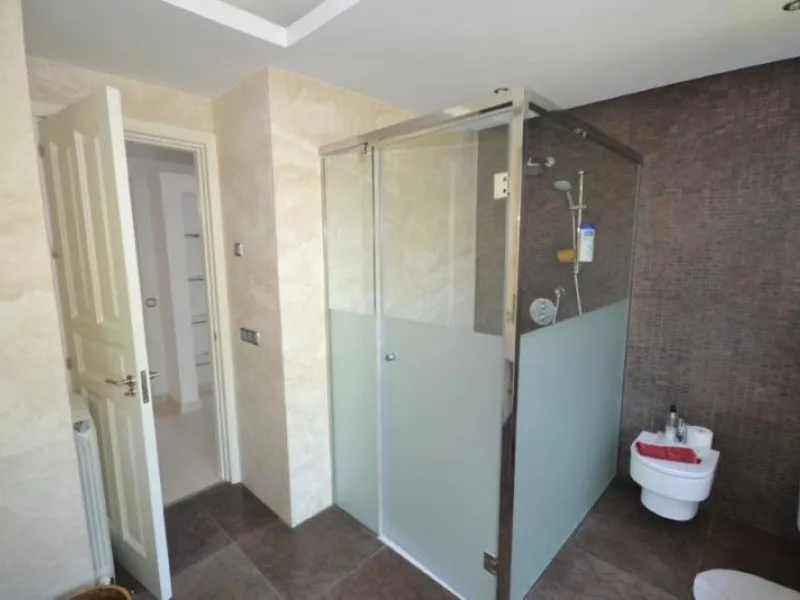 House - Detached Villa в продаже в Marbella, Málaga. В доме 6 спален и 6 ванных комнат. Площадь дома 700 м². Площадь участка 3200 м²