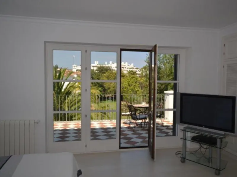 House - Detached Villa в продаже в Marbella, Málaga. В доме 6 спален и 6 ванных комнат. Площадь дома 700 м². Площадь участка 3200 м²