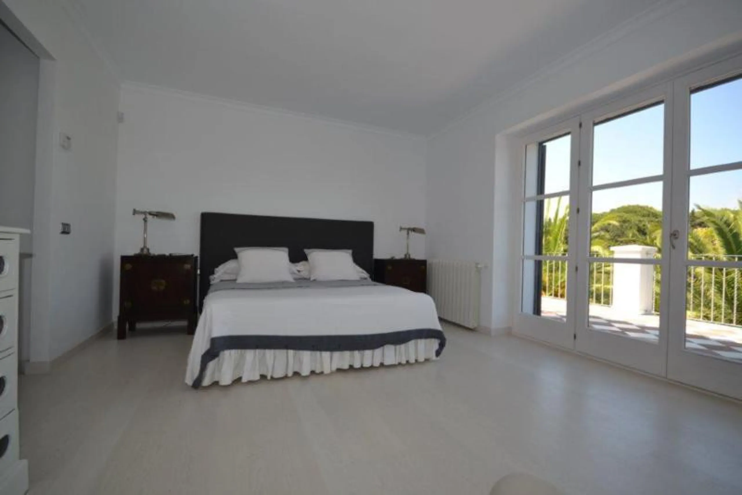House - Detached Villa в продаже в Marbella, Málaga. В доме 6 спален и 6 ванных комнат. Площадь дома 700 м². Площадь участка 3200 м²