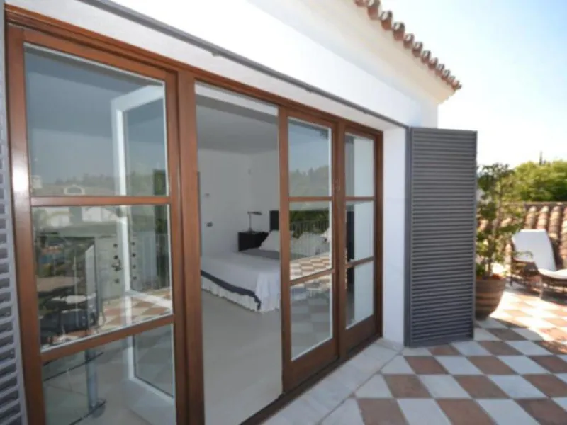 House - Detached Villa в продаже в Marbella, Málaga. В доме 6 спален и 6 ванных комнат. Площадь дома 700 м². Площадь участка 3200 м²