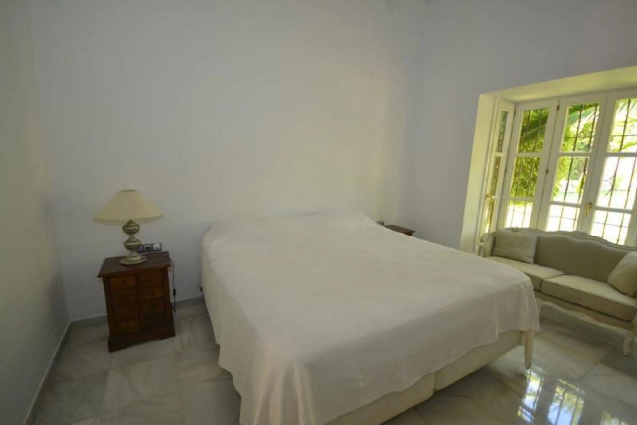 House - Detached Villa в продаже в Marbella, Málaga. В доме 6 спален и 6 ванных комнат. Площадь дома 700 м². Площадь участка 3200 м²