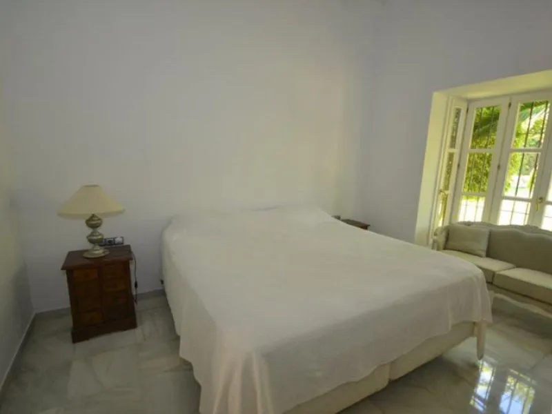House - Detached Villa в продаже в Marbella, Málaga. В доме 6 спален и 6 ванных комнат. Площадь дома 700 м². Площадь участка 3200 м²