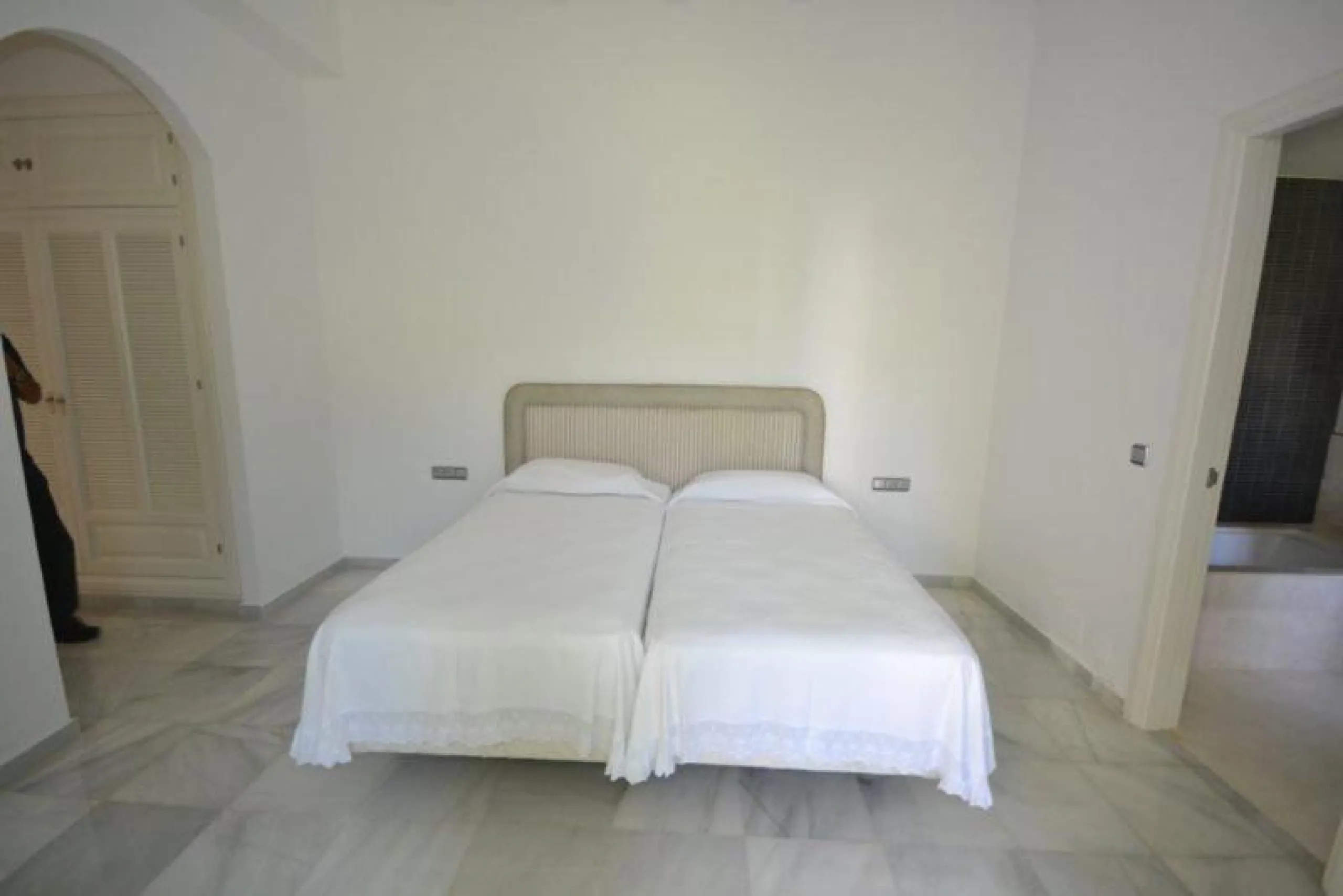 House - Detached Villa в продаже в Marbella, Málaga. В доме 6 спален и 6 ванных комнат. Площадь дома 700 м². Площадь участка 3200 м²