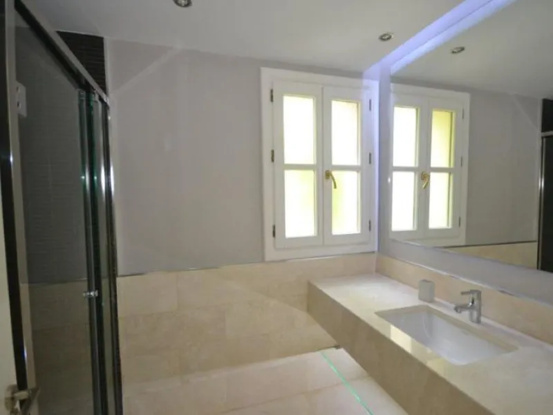 House - Detached Villa в продаже в Marbella, Málaga. В доме 6 спален и 6 ванных комнат. Площадь дома 700 м². Площадь участка 3200 м²