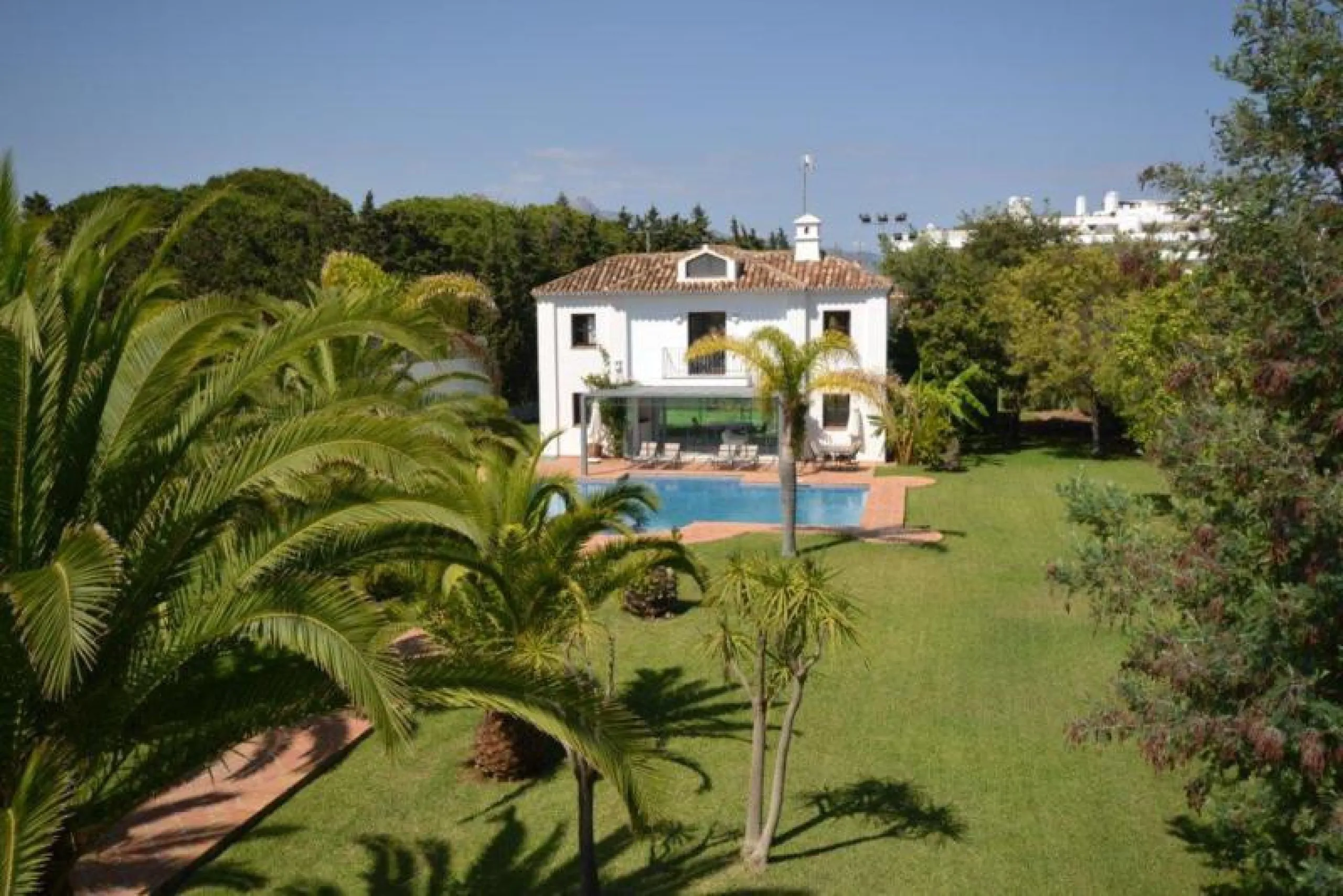 House - Detached Villa в продаже в Marbella, Málaga. В доме 6 спален и 6 ванных комнат. Площадь дома 700 м². Площадь участка 3200 м²