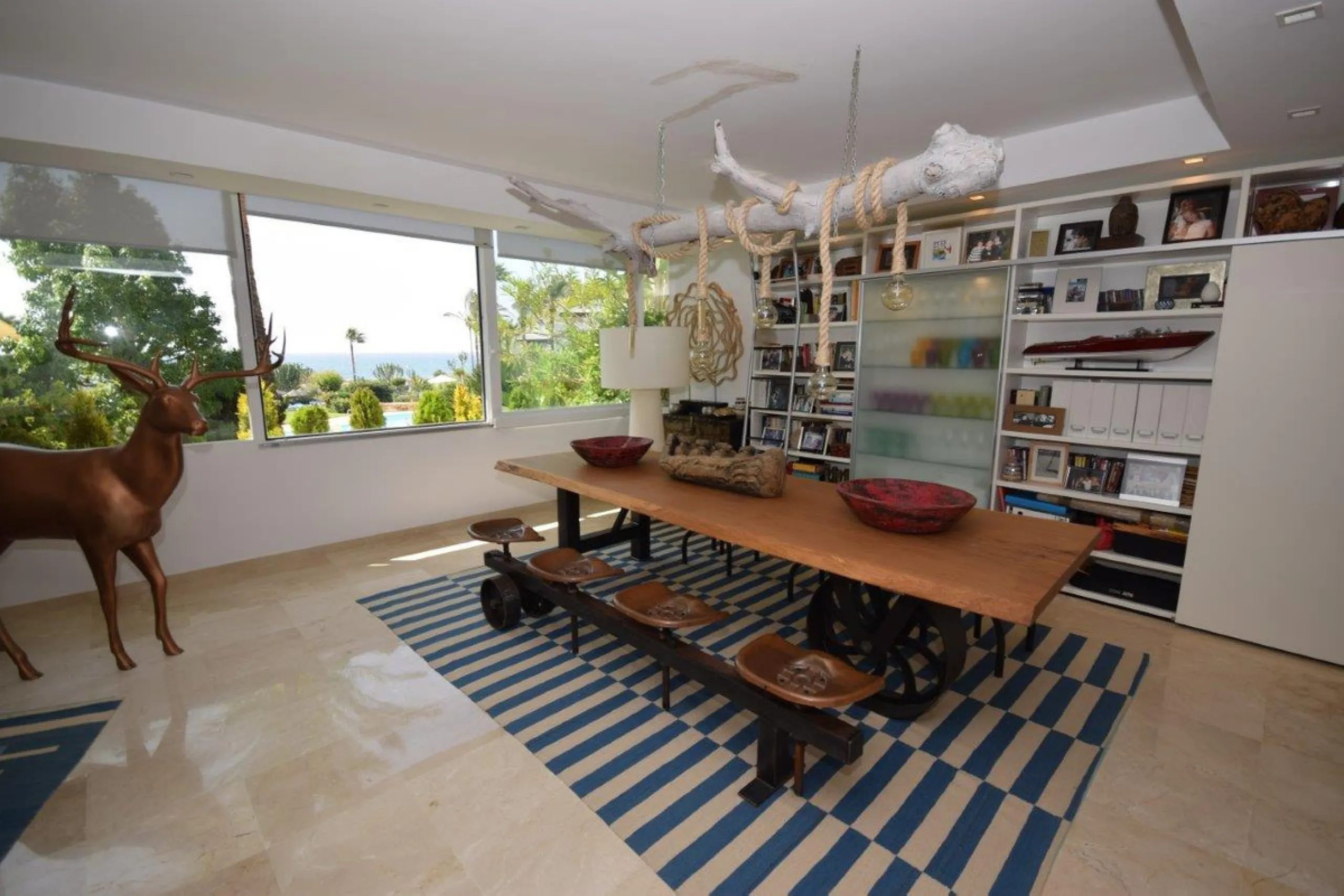 This luxury apartment is situated in Costalita on the beach side. Costalita is a nice gated complex with swimming pools and nice gardens. The apartment has 3 bedrooms and 3 bathrooms, a big living room and a separate dining area. The kitcten is open plan.