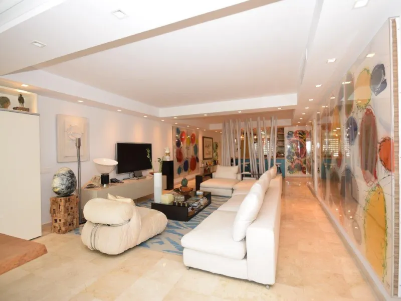 This luxury apartment is situated in Costalita on the beach side. Costalita is a nice gated complex with swimming pools and nice gardens. The apartment has 3 bedrooms and 3 bathrooms, a big living room and a separate dining area. The kitcten is open plan.