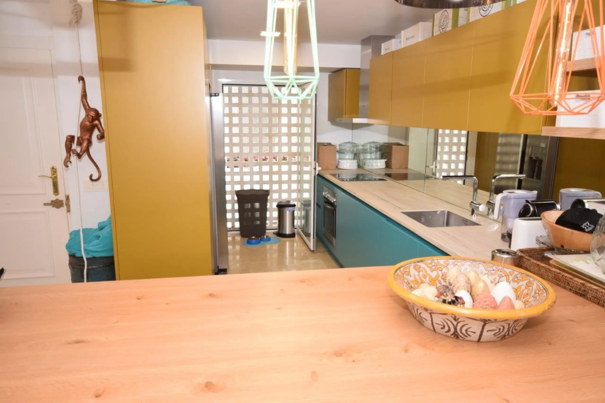 This luxury apartment is situated in Costalita on the beach side. Costalita is a nice gated complex with swimming pools and nice gardens. The apartment has 3 bedrooms and 3 bathrooms, a big living room and a separate dining area. The kitcten is open plan.