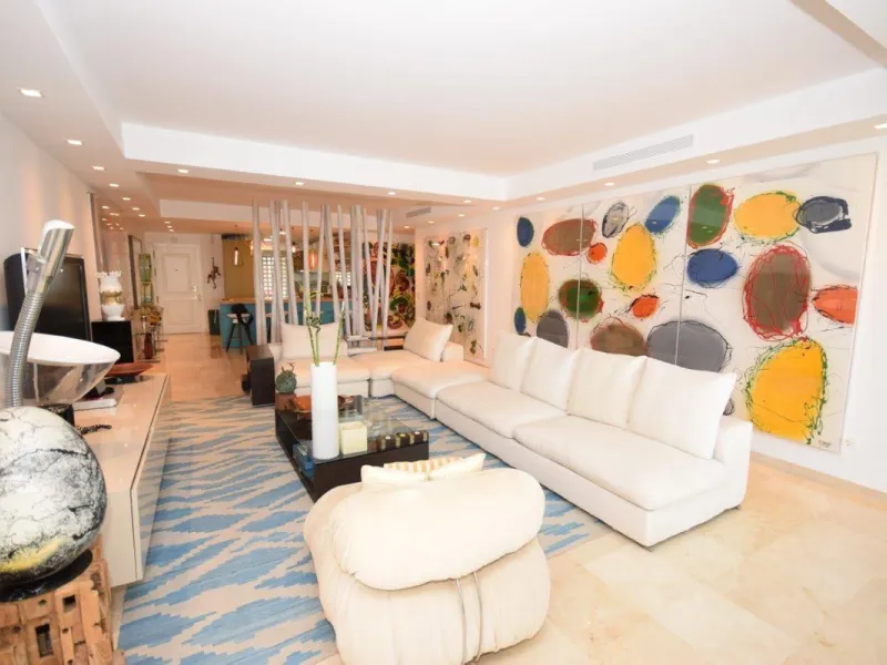 This luxury apartment is situated in Costalita on the beach side. Costalita is a nice gated complex with swimming pools and nice gardens. The apartment has 3 bedrooms and 3 bathrooms, a big living room and a separate dining area. The kitcten is open plan.