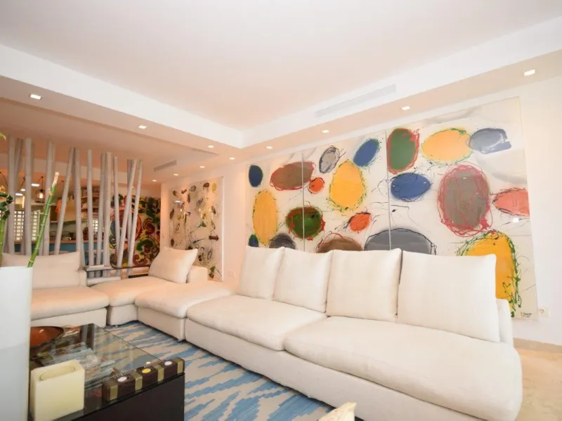 This luxury apartment is situated in Costalita on the beach side. Costalita is a nice gated complex with swimming pools and nice gardens. The apartment has 3 bedrooms and 3 bathrooms, a big living room and a separate dining area. The kitcten is open plan.