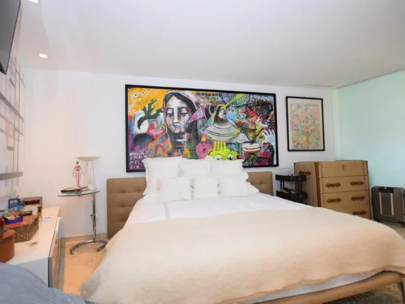 This luxury apartment is situated in Costalita on the beach side. Costalita is a nice gated complex with swimming pools and nice gardens. The apartment has 3 bedrooms and 3 bathrooms, a big living room and a separate dining area. The kitcten is open plan.