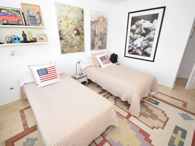 This luxury apartment is situated in Costalita on the beach side. Costalita is a nice gated complex with swimming pools and nice gardens. The apartment has 3 bedrooms and 3 bathrooms, a big living room and a separate dining area. The kitcten is open plan.