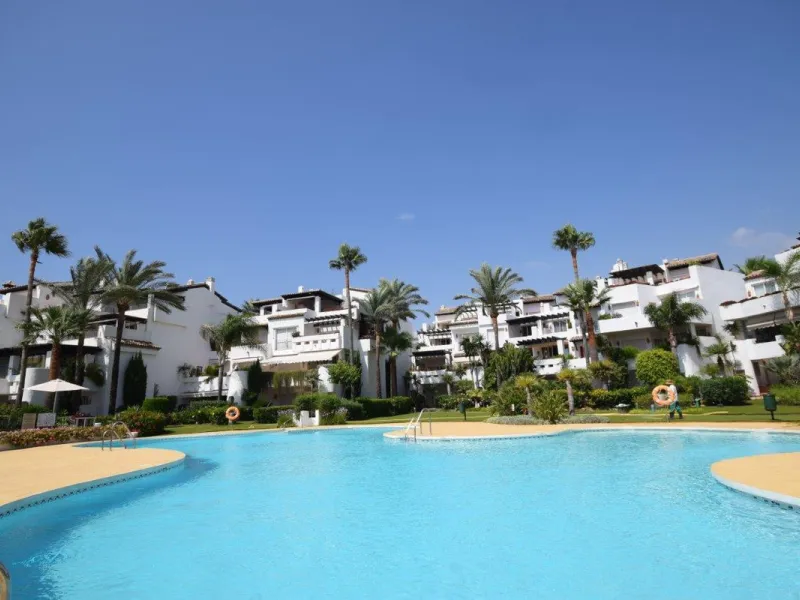 This luxury apartment is situated in Costalita on the beach side. Costalita is a nice gated complex with swimming pools and nice gardens. The apartment has 3 bedrooms and 3 bathrooms, a big living room and a separate dining area. The kitcten is open plan.