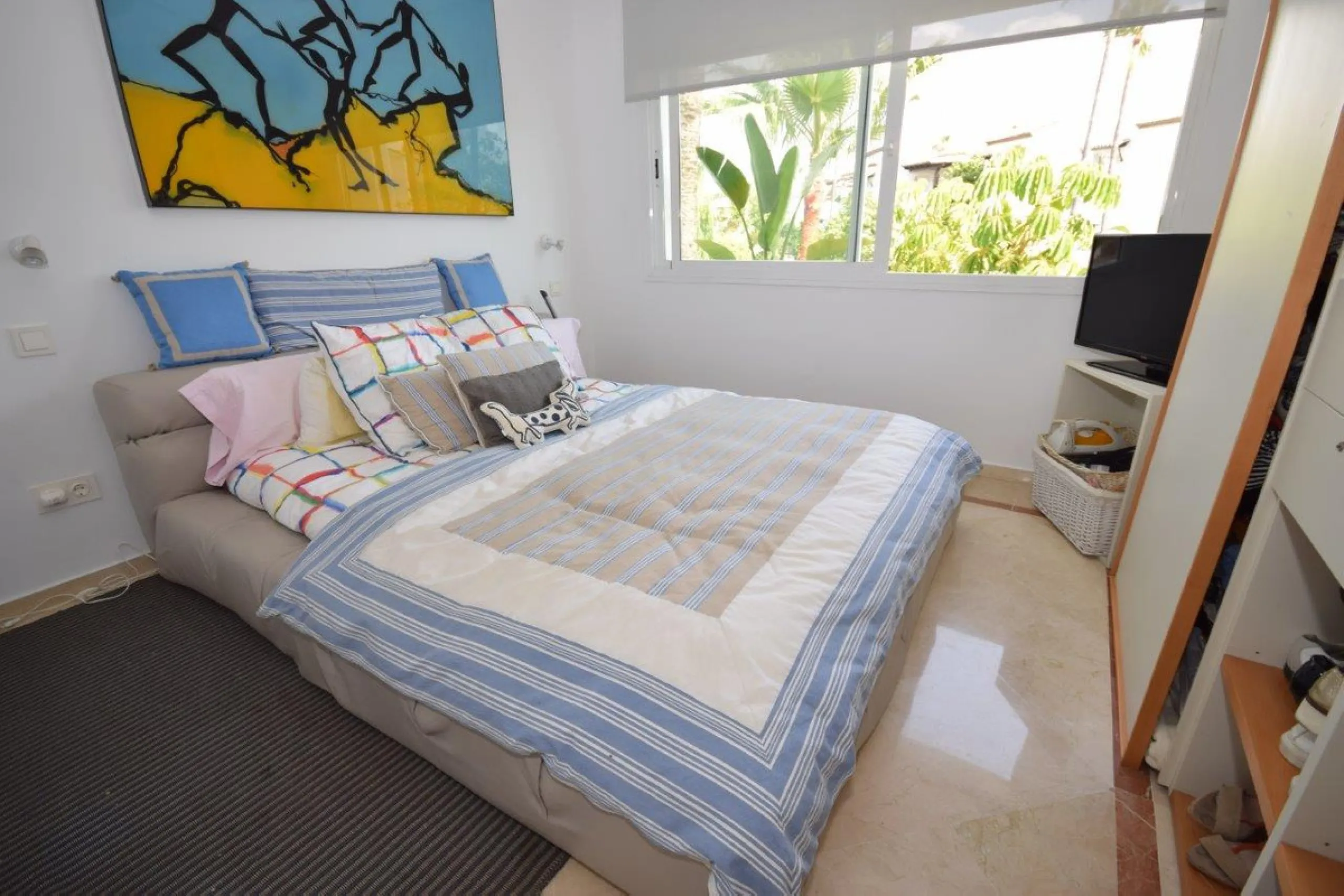 This luxury apartment is situated in Costalita on the beach side. Costalita is a nice gated complex with swimming pools and nice gardens. The apartment has 3 bedrooms and 3 bathrooms, a big living room and a separate dining area. The kitcten is open plan.