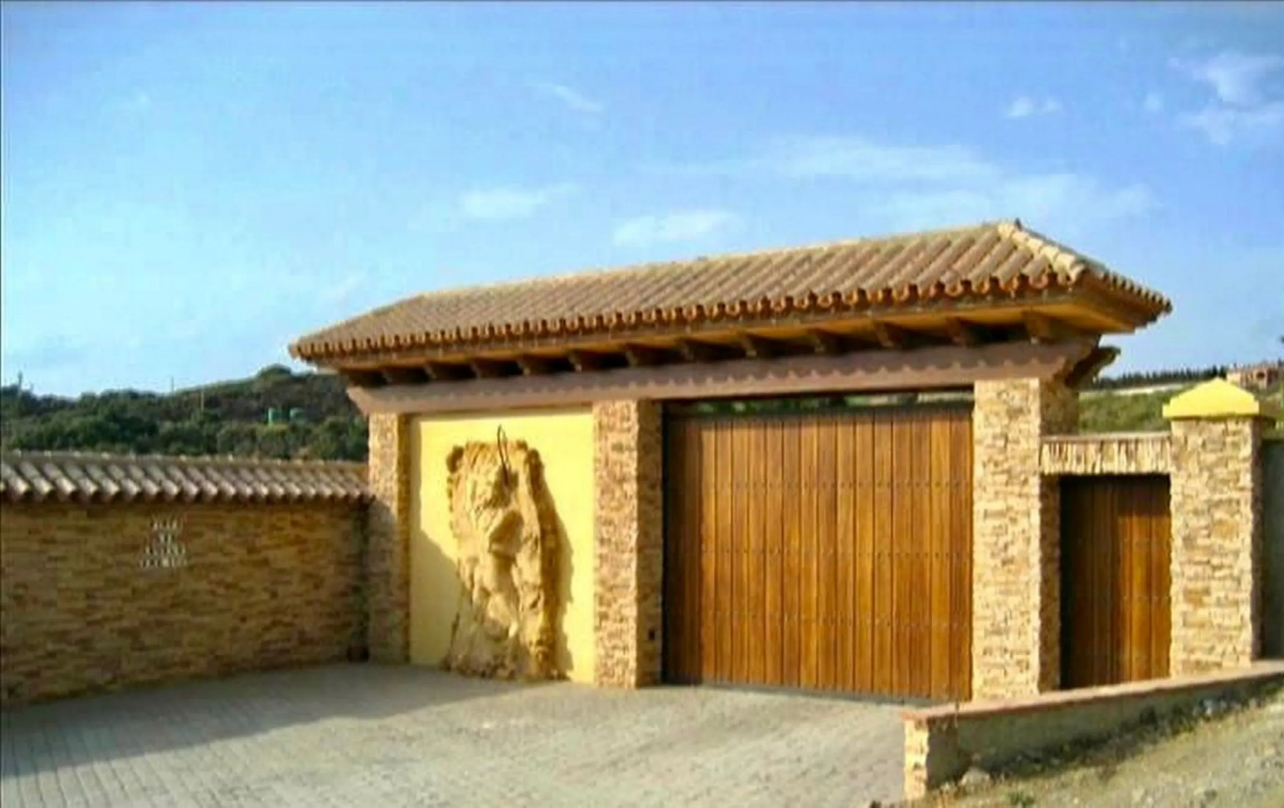 Private Estate of 4,250 m²** with a swimming pool, covered parking, sea-view lookout, barbecue oven, and terrace with views. The house spans 650 m² over three floors: equipped kitchen, living room, dining room for 10, study, suite with bathroom, 4 double 