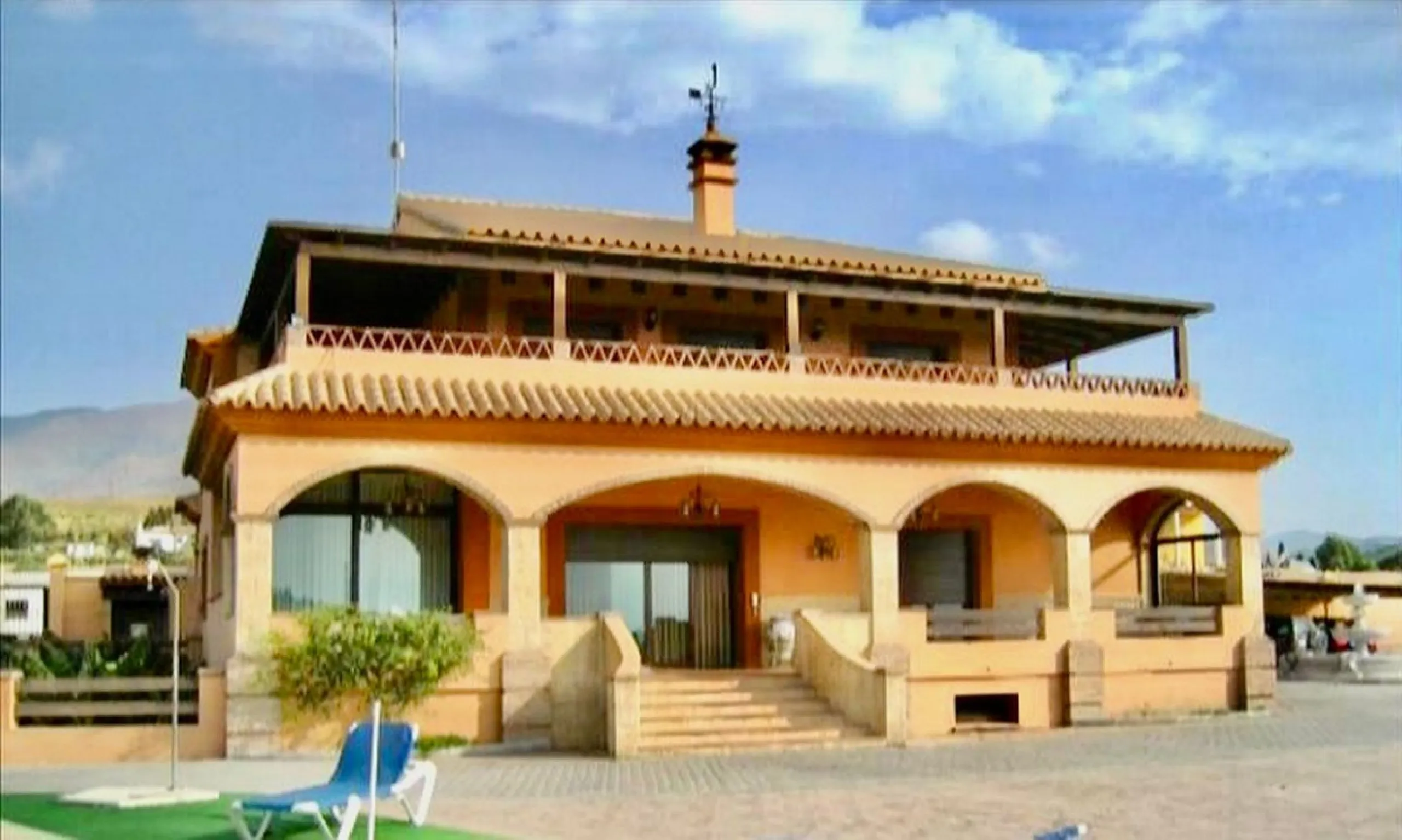 Private Estate of 4,250 m²** with a swimming pool, covered parking, sea-view lookout, barbecue oven, and terrace with views. The house spans 650 m² over three floors: equipped kitchen, living room, dining room for 10, study, suite with bathroom, 4 double 