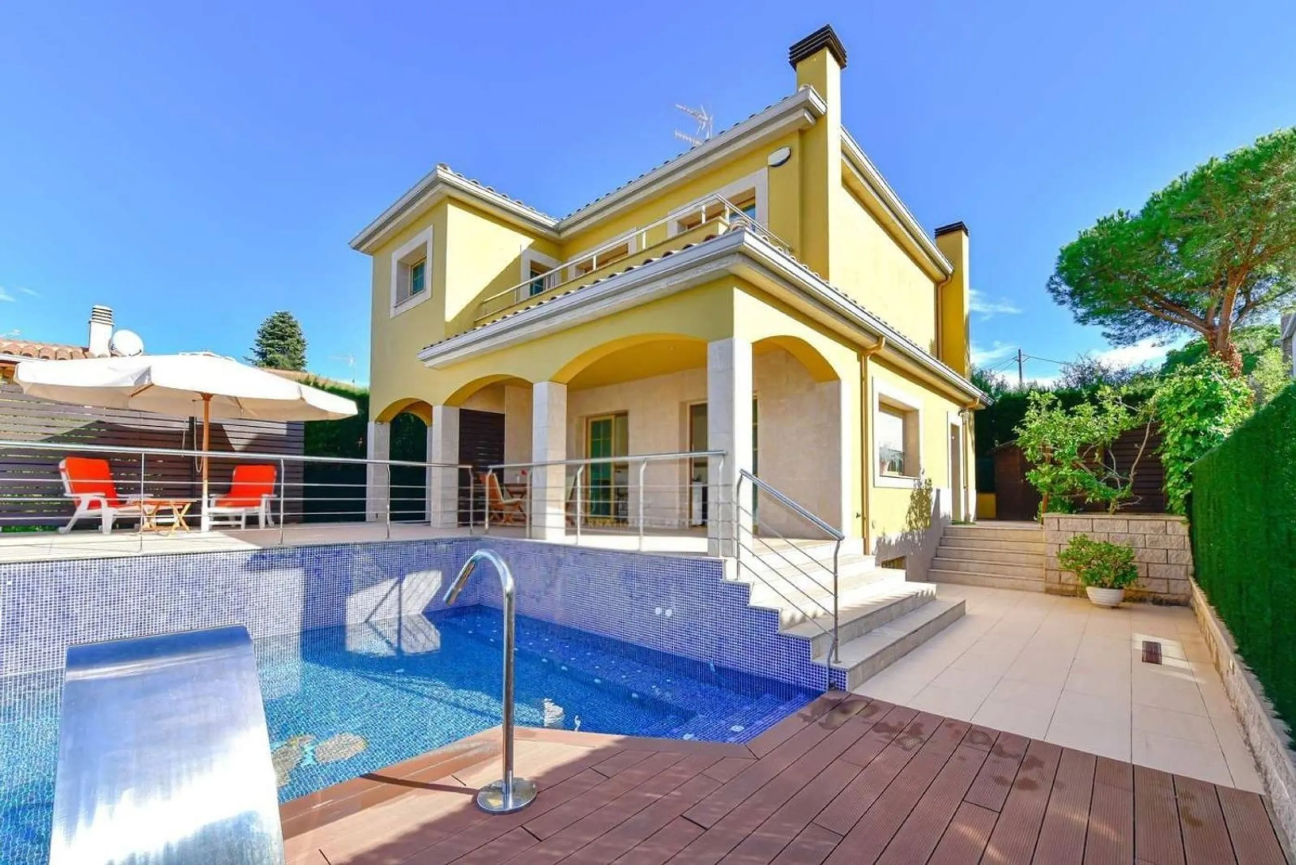 Casa elegante con piscina y jardín en excelente estado en Platja d’Aro