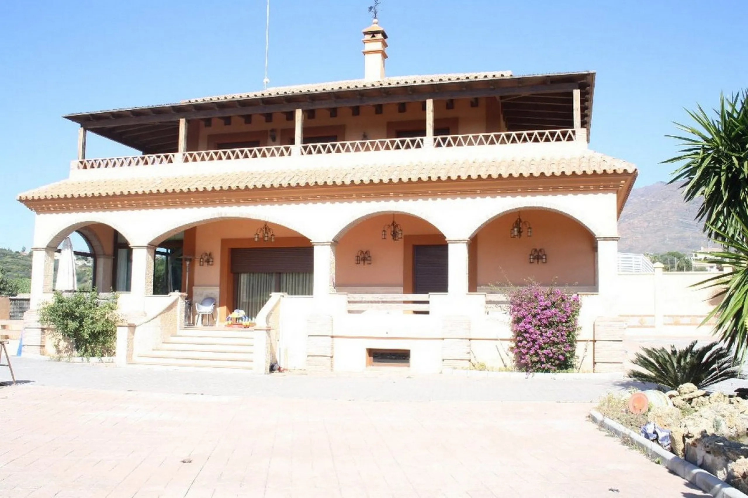Private Estate of 4,250 m²** with a swimming pool, covered parking, sea-view lookout, barbecue oven, and terrace with views. The house spans 650 m² over three floors: equipped kitchen, living room, dining room for 10, study, suite with bathroom, 4 double 