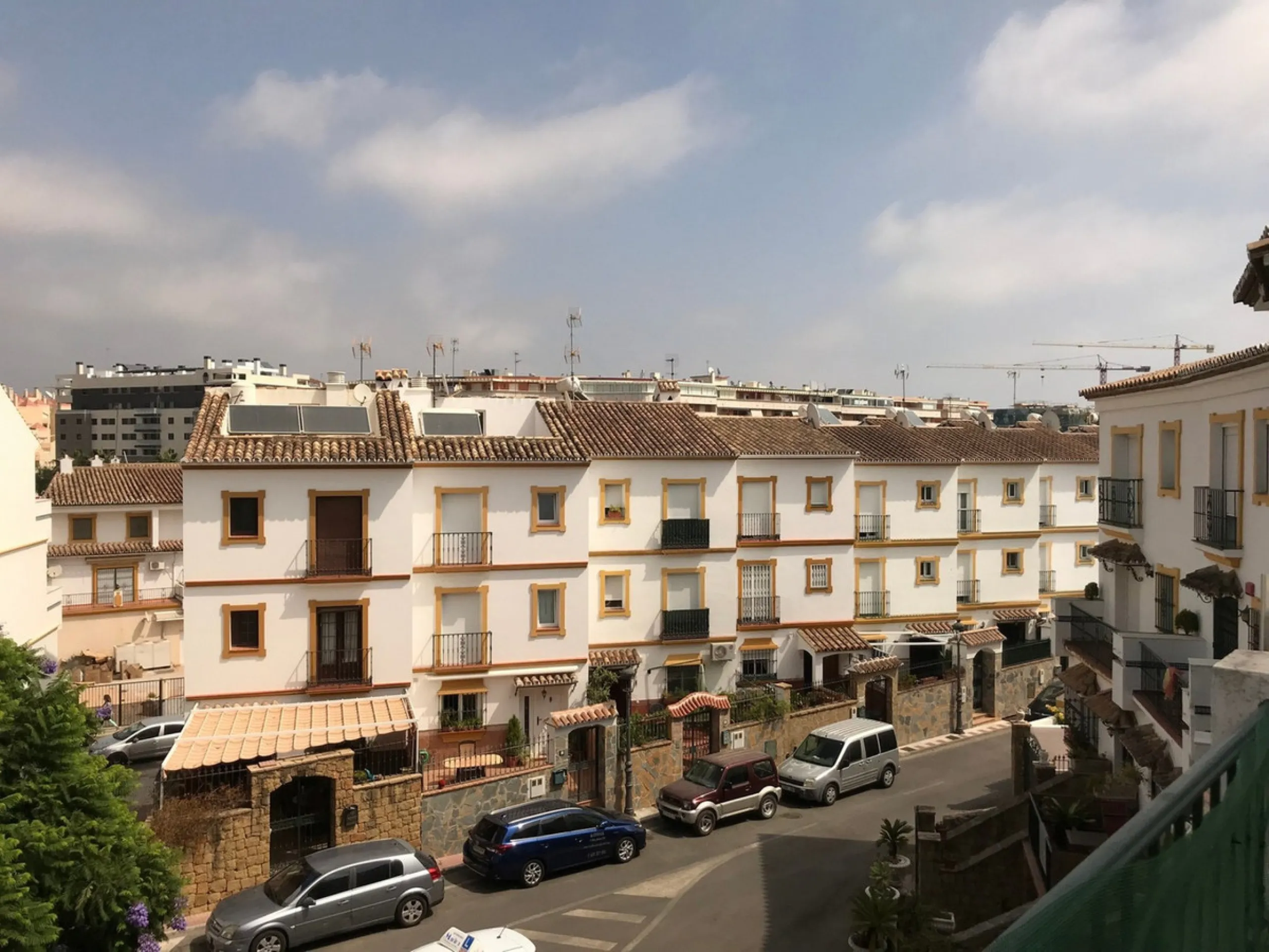 Townhouse - Terraced, Estepona, Costa del Sol.5 Bedrooms, 3 Bathrooms, Built 400 sqm, Terrace 100 sqm, Garden/Plot 200 sqm. Setting : Town, Commercial Area, Village, Close To Shops, Close To Schools. Orientation : North, West. Condition : Excellent. Clima