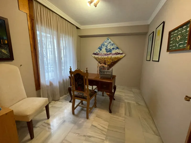 Townhouse - Terraced, Estepona, Costa del Sol.5 Bedrooms, 3 Bathrooms, Built 400 sqm, Terrace 100 sqm, Garden/Plot 200 sqm. Setting : Town, Commercial Area, Village, Close To Shops, Close To Schools. Orientation : North, West. Condition : Excellent. Clima