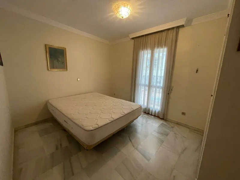 Townhouse - Terraced, Estepona, Costa del Sol.5 Bedrooms, 3 Bathrooms, Built 400 sqm, Terrace 100 sqm, Garden/Plot 200 sqm. Setting : Town, Commercial Area, Village, Close To Shops, Close To Schools. Orientation : North, West. Condition : Excellent. Clima