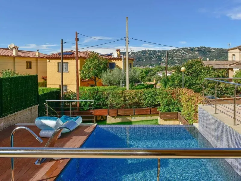 Casa elegante con piscina y jardín en excelente estado en Platja d’Aro