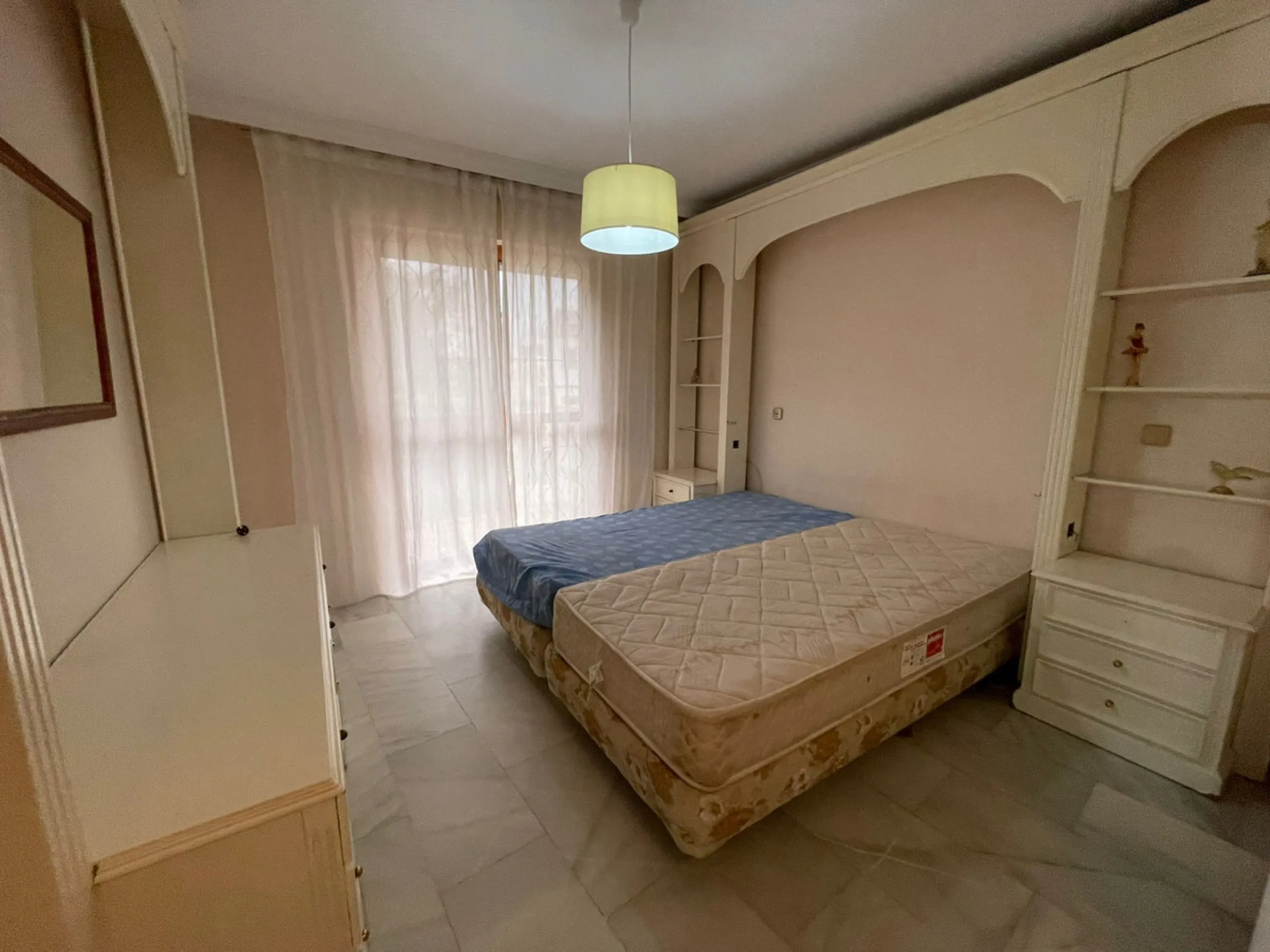 Townhouse - Terraced, Estepona, Costa del Sol.5 Bedrooms, 3 Bathrooms, Built 400 sqm, Terrace 100 sqm, Garden/Plot 200 sqm. Setting : Town, Commercial Area, Village, Close To Shops, Close To Schools. Orientation : North, West. Condition : Excellent. Clima