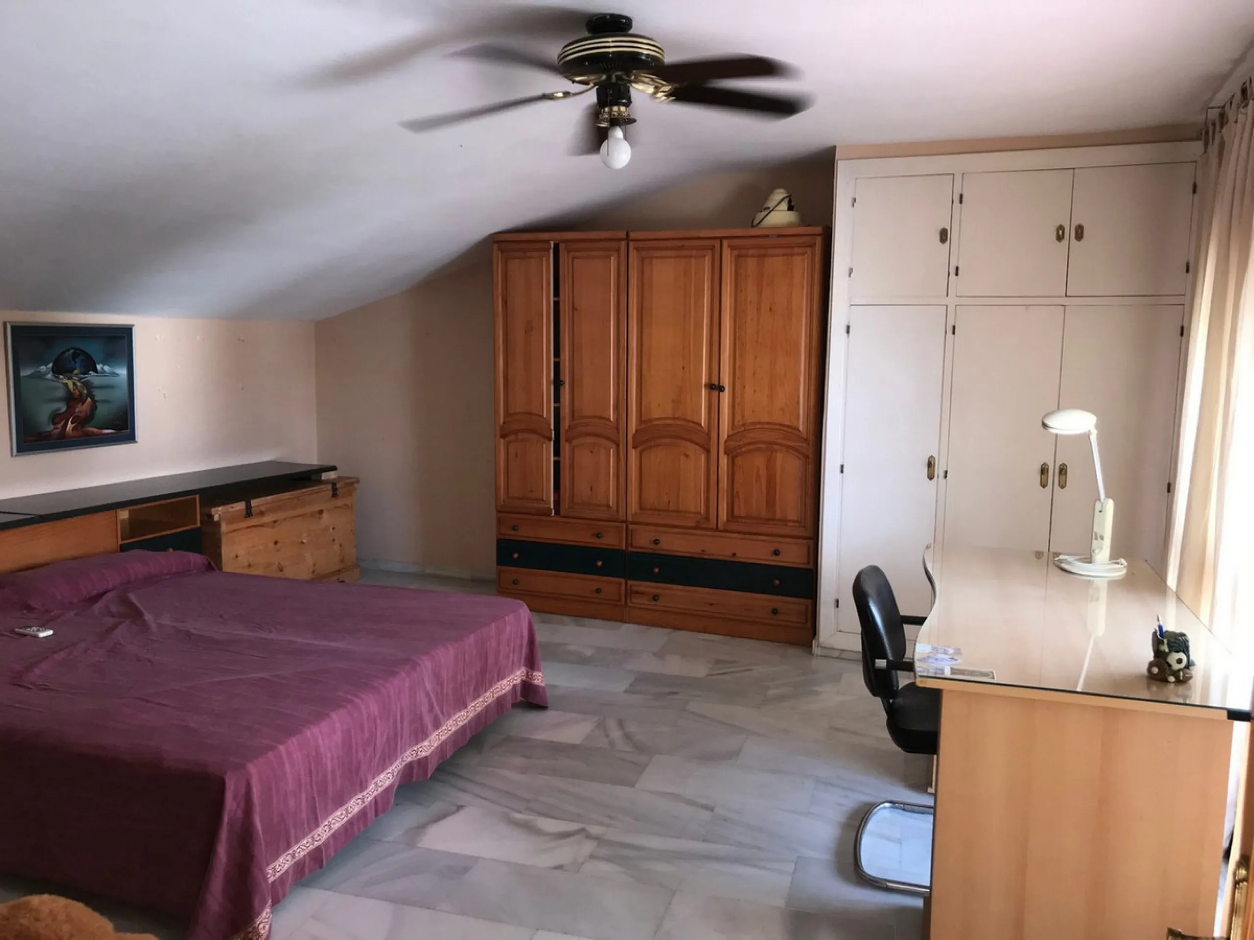 Townhouse - Terraced, Estepona, Costa del Sol.5 Bedrooms, 3 Bathrooms, Built 400 sqm, Terrace 100 sqm, Garden/Plot 200 sqm. Setting : Town, Commercial Area, Village, Close To Shops, Close To Schools. Orientation : North, West. Condition : Excellent. Clima