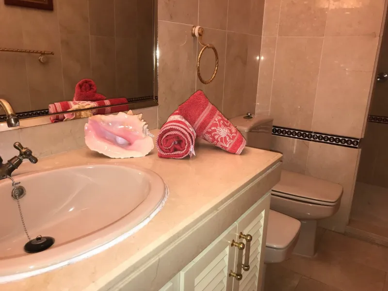 Townhouse - Terraced, Estepona, Costa del Sol.5 Bedrooms, 3 Bathrooms, Built 400 sqm, Terrace 100 sqm, Garden/Plot 200 sqm. Setting : Town, Commercial Area, Village, Close To Shops, Close To Schools. Orientation : North, West. Condition : Excellent. Clima