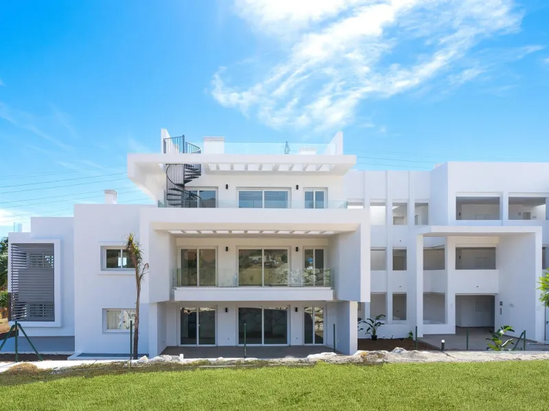 IMPRESSIVE RESIDENTIAL COMPLEX NEAR ESTEPONA& & Housing development in a spectacular residential complex. 59 flats with 1, 2, and 3 bedrooms, and lofts. Each property has a fully equipped kitchen, double glazed windows, hot and cold air conditioning