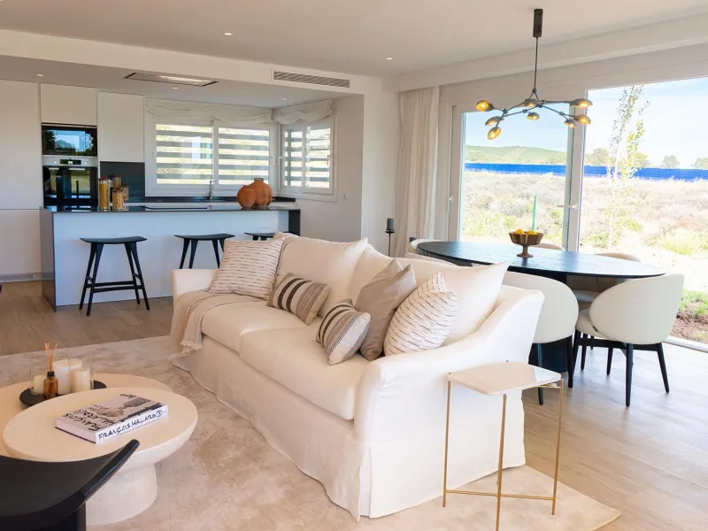 IMPRESSIVE RESIDENTIAL COMPLEX NEAR ESTEPONA& & Housing development in a spectacular residential complex. 59 flats with 1, 2, and 3 bedrooms, and lofts. Each property has a fully equipped kitchen, double glazed windows, hot and cold air conditioning