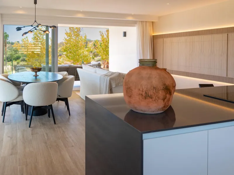 IMPRESSIVE RESIDENTIAL COMPLEX NEAR ESTEPONA& & Housing development in a spectacular residential complex. 59 flats with 1, 2, and 3 bedrooms, and lofts. Each property has a fully equipped kitchen, double glazed windows, hot and cold air conditioning