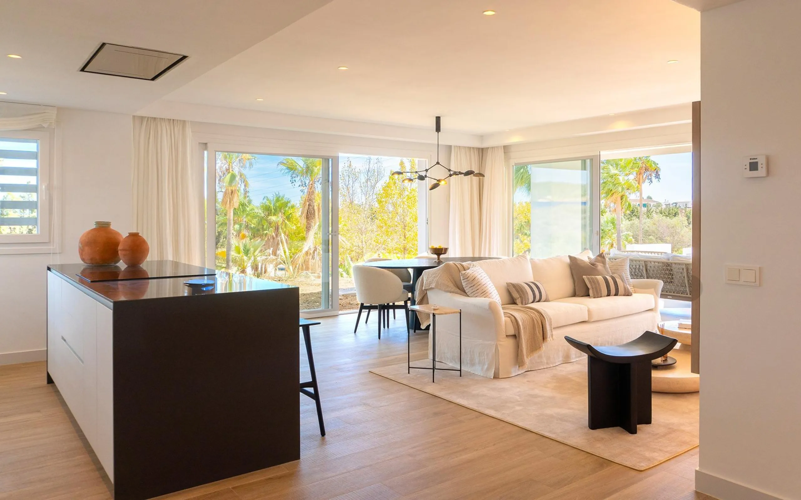 IMPRESSIVE RESIDENTIAL COMPLEX NEAR ESTEPONA& & Housing development in a spectacular residential complex. 59 flats with 1, 2, and 3 bedrooms, and lofts. Each property has a fully equipped kitchen, double glazed windows, hot and cold air conditioning