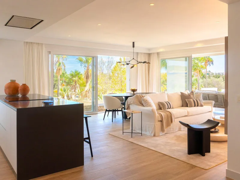 IMPRESSIVE RESIDENTIAL COMPLEX NEAR ESTEPONA& & Housing development in a spectacular residential complex. 59 flats with 1, 2, and 3 bedrooms, and lofts. Each property has a fully equipped kitchen, double glazed windows, hot and cold air conditioning