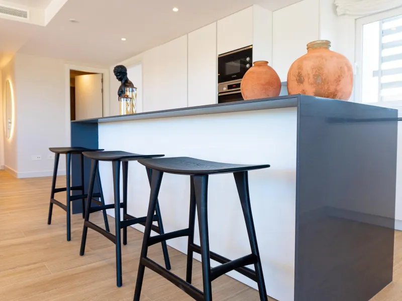 IMPRESSIVE RESIDENTIAL COMPLEX NEAR ESTEPONA& & Housing development in a spectacular residential complex. 59 flats with 1, 2, and 3 bedrooms, and lofts. Each property has a fully equipped kitchen, double glazed windows, hot and cold air conditioning