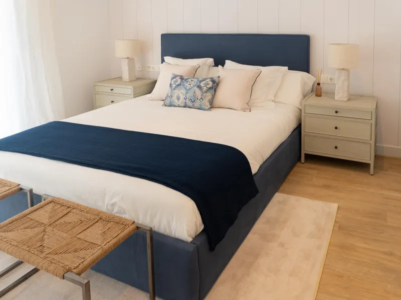 IMPRESSIVE RESIDENTIAL COMPLEX NEAR ESTEPONA& & Housing development in a spectacular residential complex. 59 flats with 1, 2, and 3 bedrooms, and lofts. Each property has a fully equipped kitchen, double glazed windows, hot and cold air conditioning