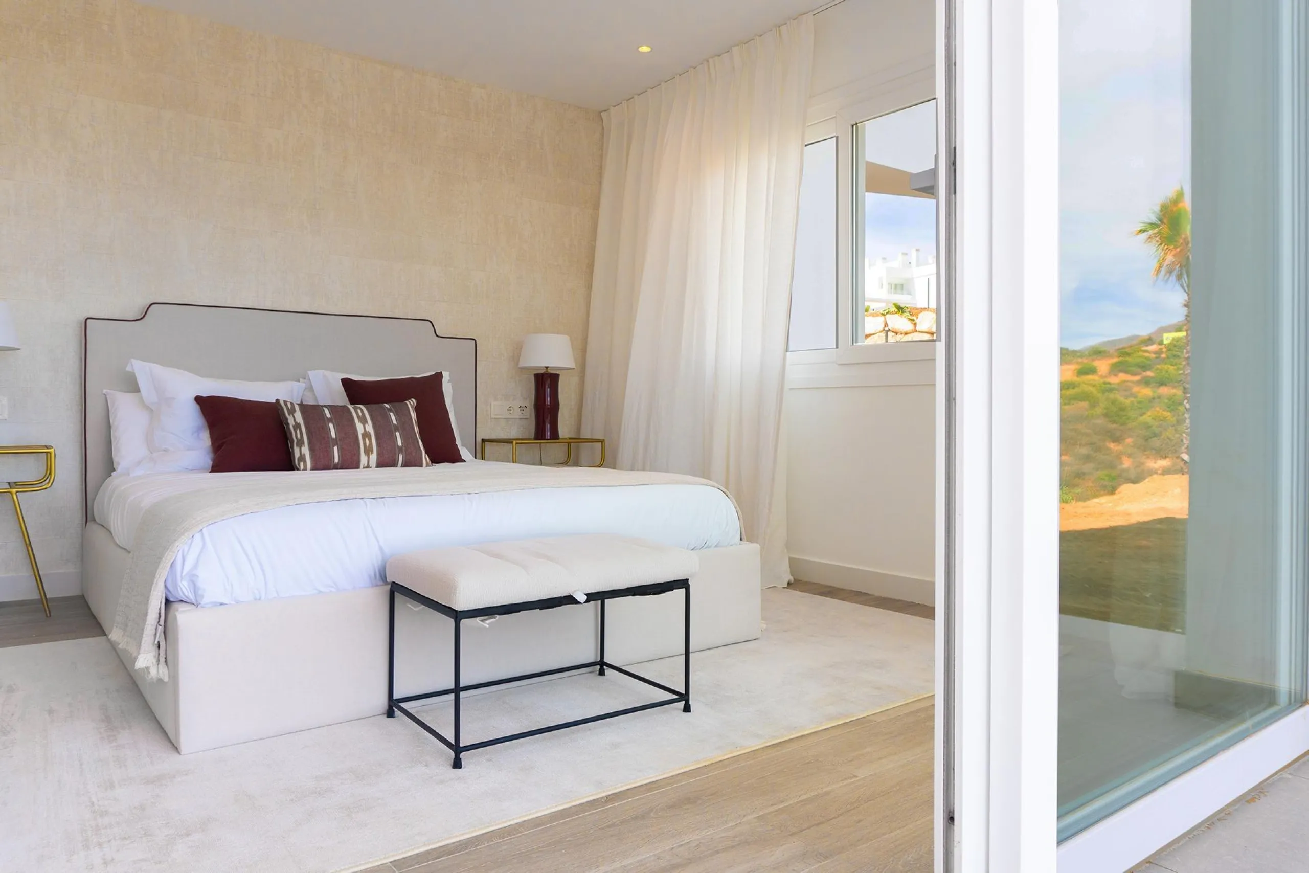 IMPRESSIVE RESIDENTIAL COMPLEX NEAR ESTEPONA& & Housing development in a spectacular residential complex. 59 flats with 1, 2, and 3 bedrooms, and lofts. Each property has a fully equipped kitchen, double glazed windows, hot and cold air conditioning