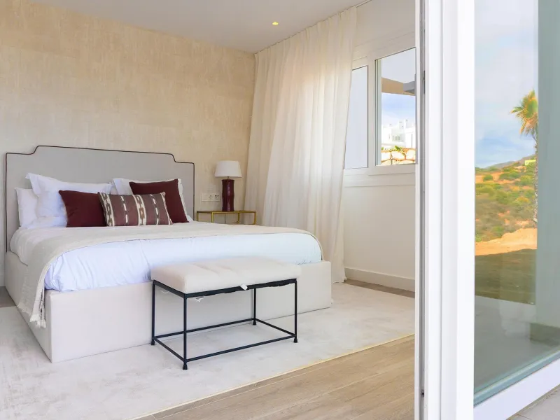 IMPRESSIVE RESIDENTIAL COMPLEX NEAR ESTEPONA& & Housing development in a spectacular residential complex. 59 flats with 1, 2, and 3 bedrooms, and lofts. Each property has a fully equipped kitchen, double glazed windows, hot and cold air conditioning