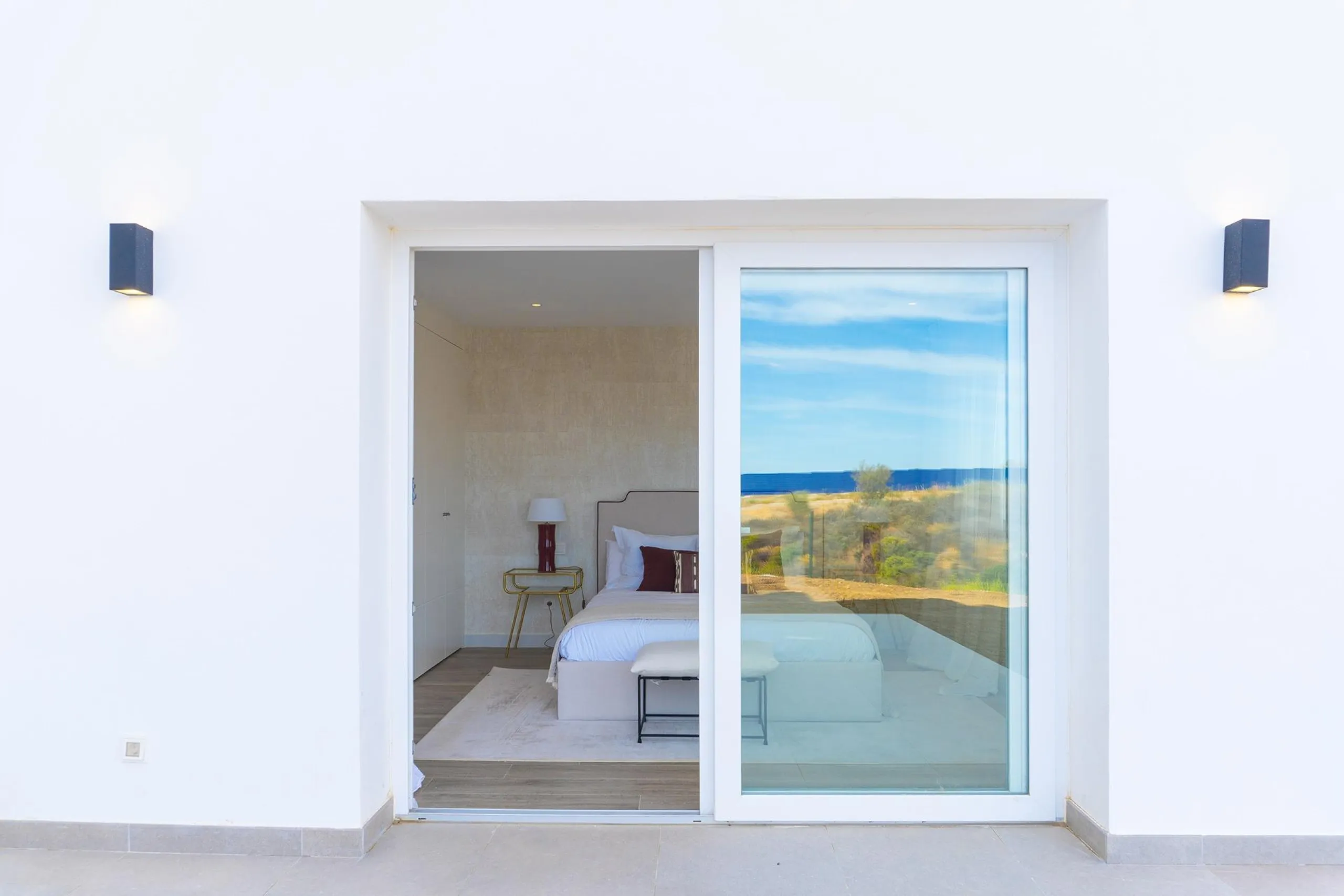 IMPRESSIVE RESIDENTIAL COMPLEX NEAR ESTEPONA& & Housing development in a spectacular residential complex. 59 flats with 1, 2, and 3 bedrooms, and lofts. Each property has a fully equipped kitchen, double glazed windows, hot and cold air conditioning