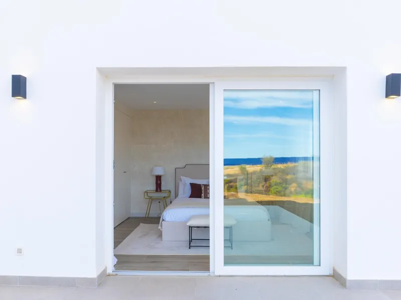 IMPRESSIVE RESIDENTIAL COMPLEX NEAR ESTEPONA& & Housing development in a spectacular residential complex. 59 flats with 1, 2, and 3 bedrooms, and lofts. Each property has a fully equipped kitchen, double glazed windows, hot and cold air conditioning