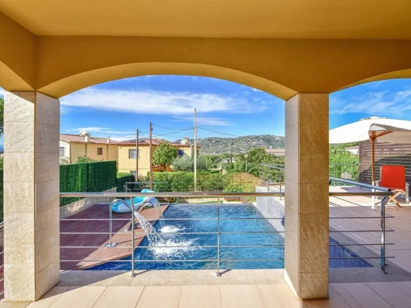 Casa elegante con piscina y jardín en excelente estado en Platja d’Aro