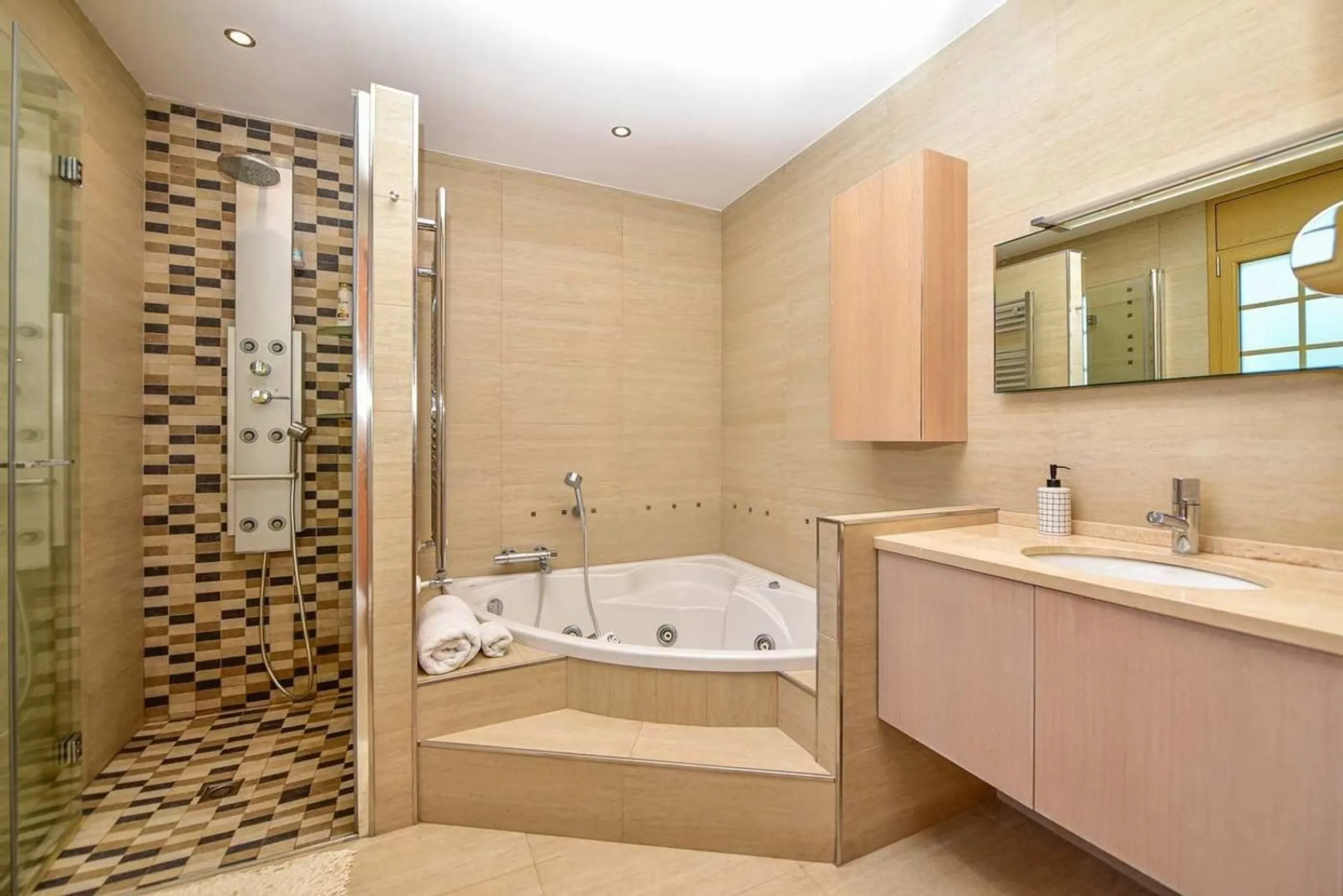 Casa elegante con piscina y jardín en excelente estado en Platja d’Aro
