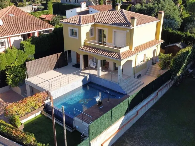 Casa elegante con piscina y jardín en excelente estado en Platja d’Aro