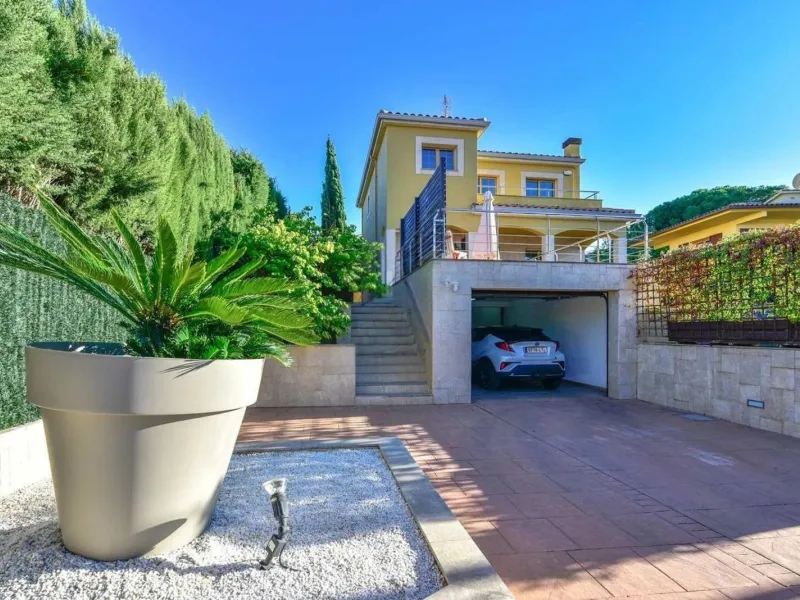 Casa elegante con piscina y jardín en excelente estado en Platja d’Aro