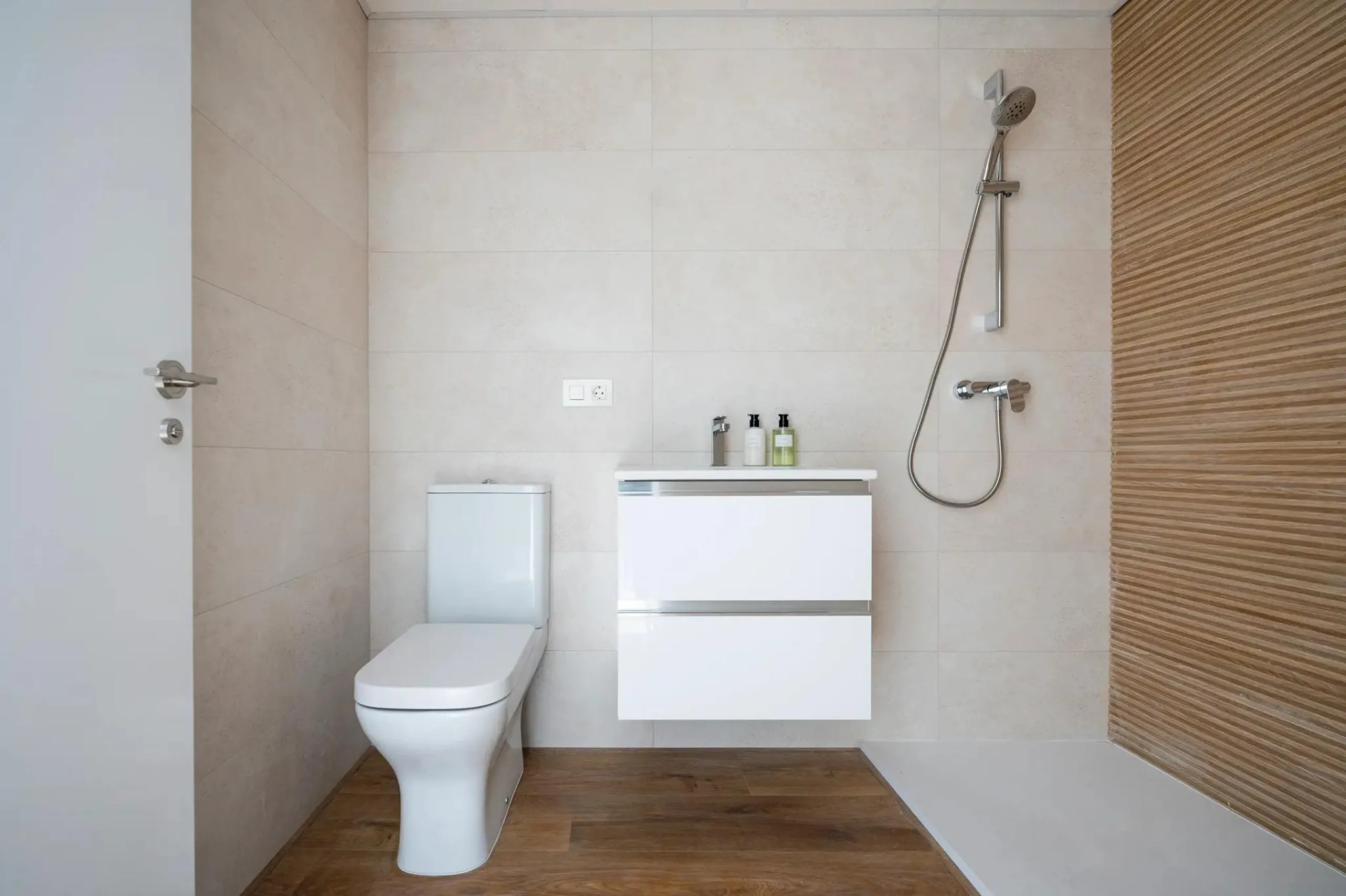 NEW BUILD RESIDENTIAL IN SIERRA NEVADA& & New Build residential consists of 20 key ready studios and apartments, which perfectly fuse the authenticity of tradition and modern comfort.& & Every detail has been meticulously selected to provide a