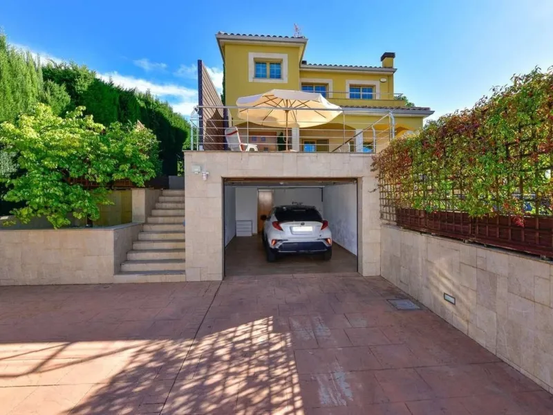 Casa elegante con piscina y jardín en excelente estado en Platja d’Aro