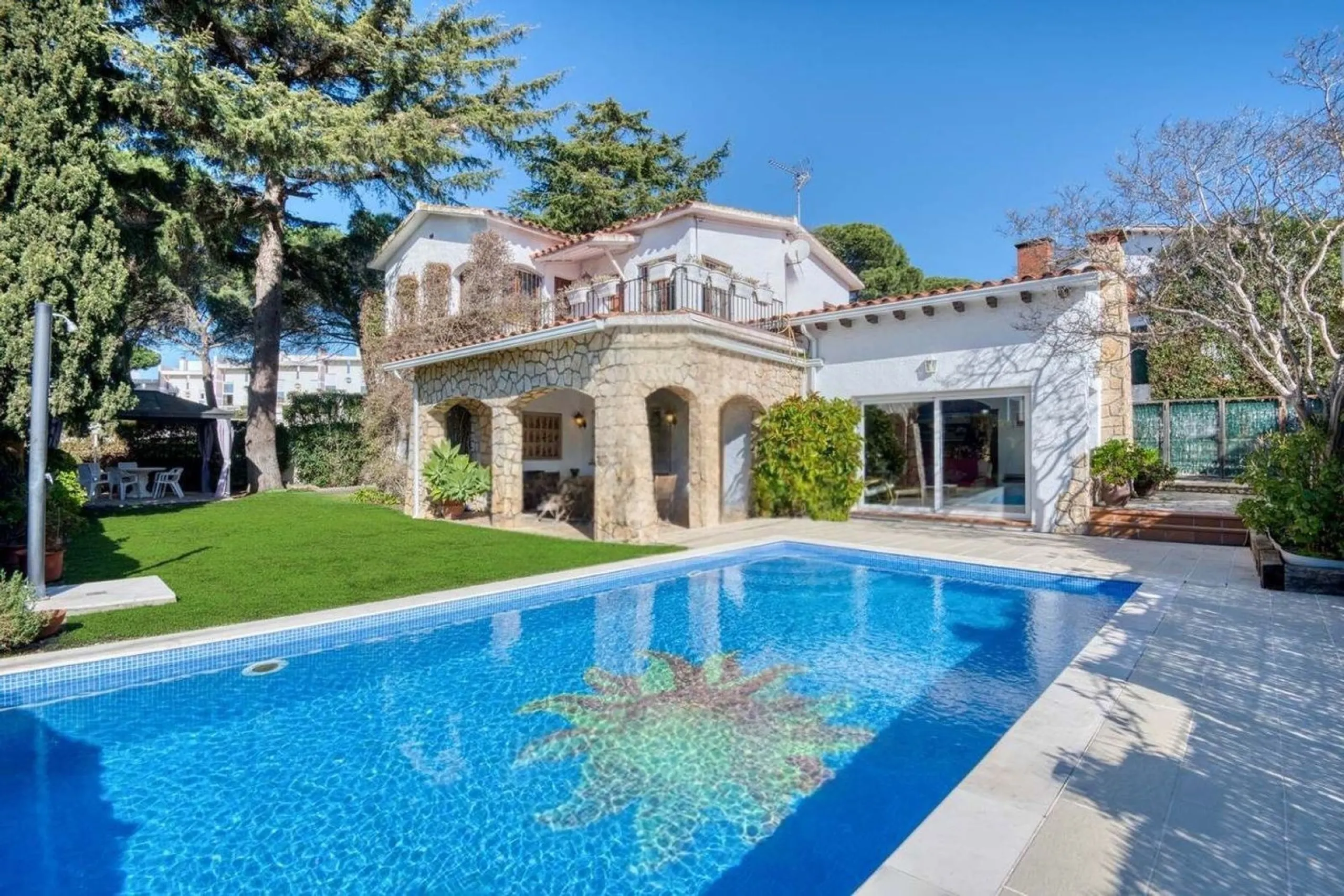 Charming villa with pool in S’Agaró