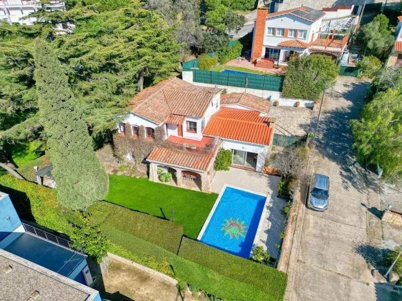 Charming villa with pool in S’Agaró