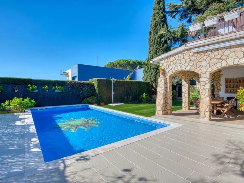 Charming villa with pool in S’Agaró