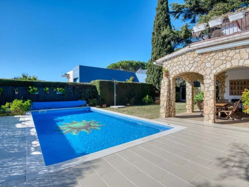 Charming villa with pool in S’Agaró